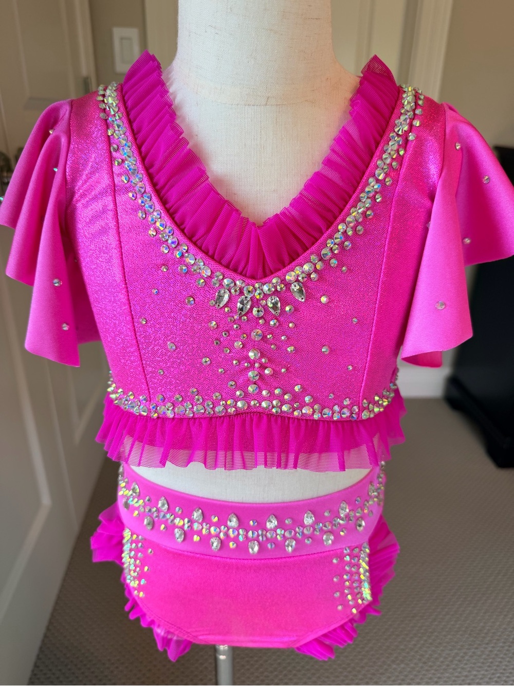 Stunning hot pink jazz costume!! Fully custom, unique and so sparkly! Size 7. 🩷